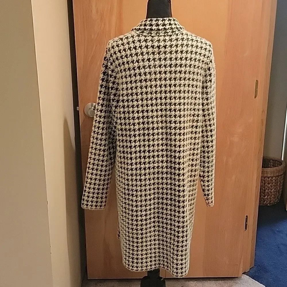 Max Studio long houndstooth fuzzy coat sweater sz L - Picture 2 of 12